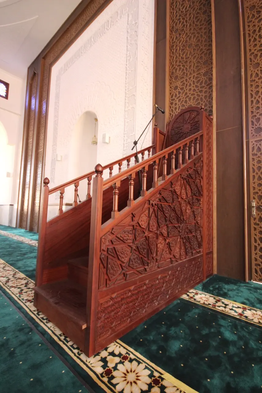 أثاث خشبي للمساجد